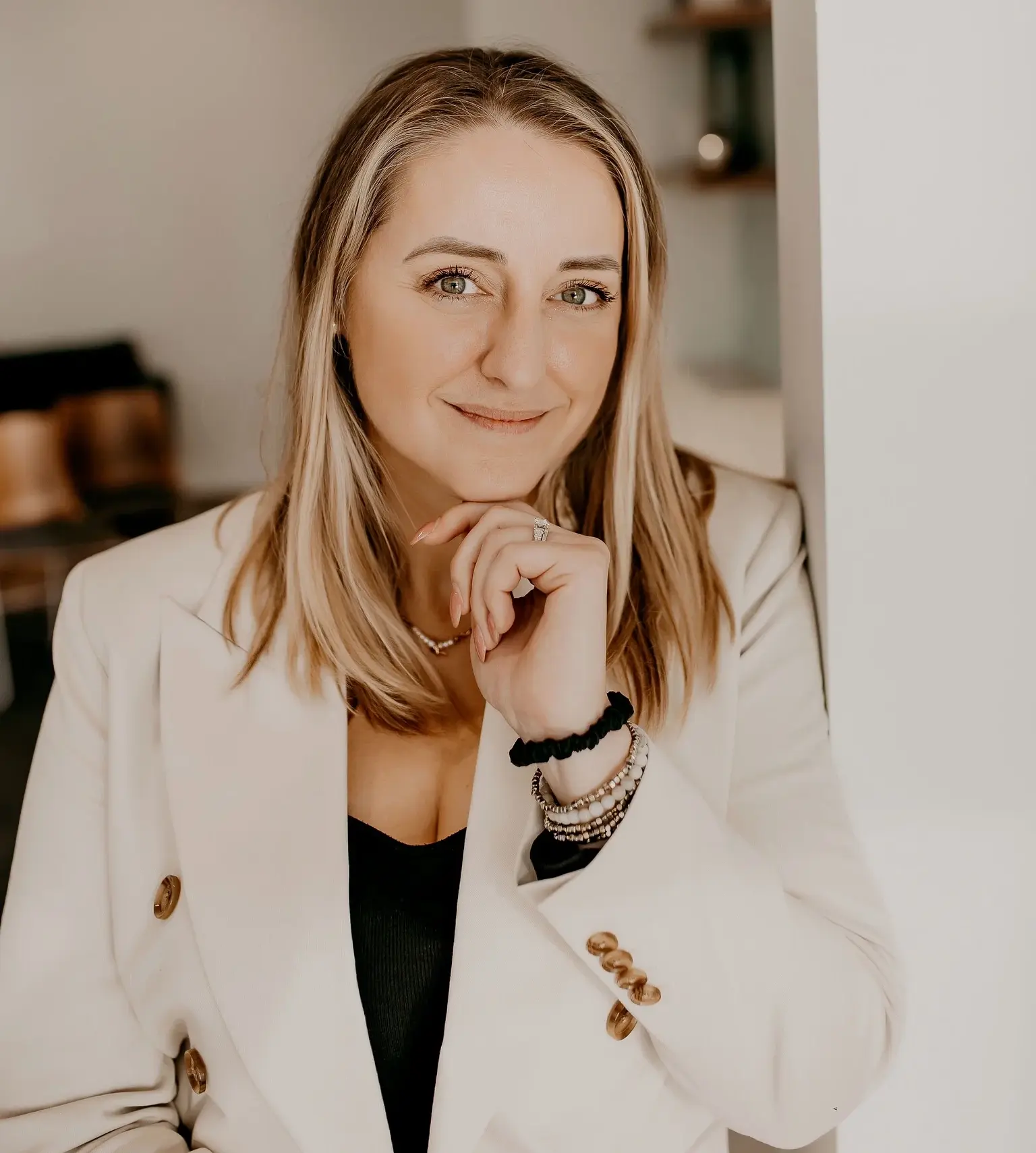 kate_standing_03 kate_standing_03